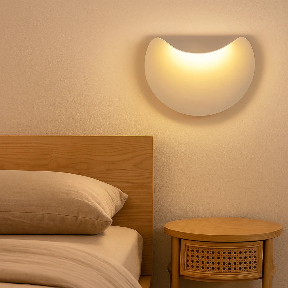 GlowNest – Lampă de perete cu siluetă elegantă și lumină subtilă pe perete