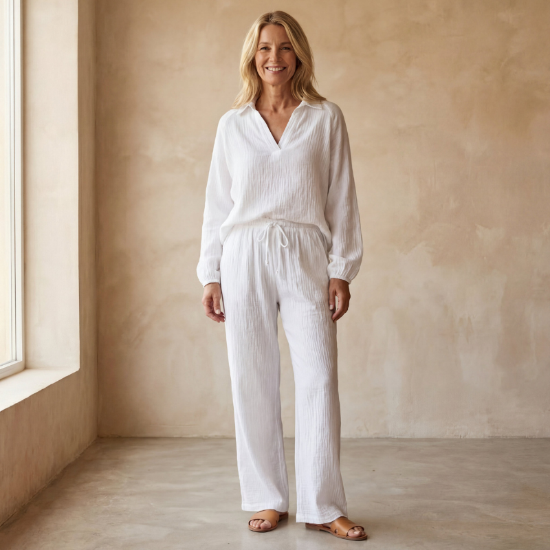 Ensemble deux pièces : haut à manches longues et pantalon droit