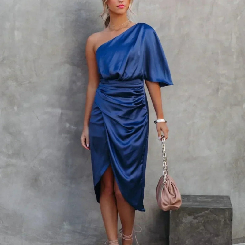 Robe mini portefeuille asymétrique à une épaule pour femmes avec fente