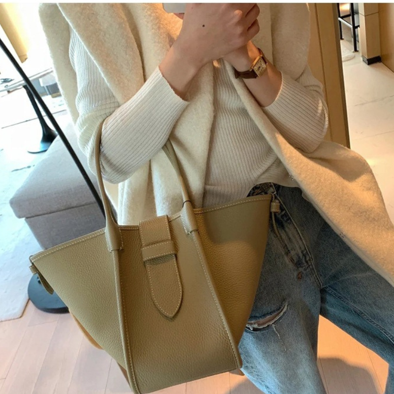 Heidi – Bucket Handbag with Adjustable Strap and Handle