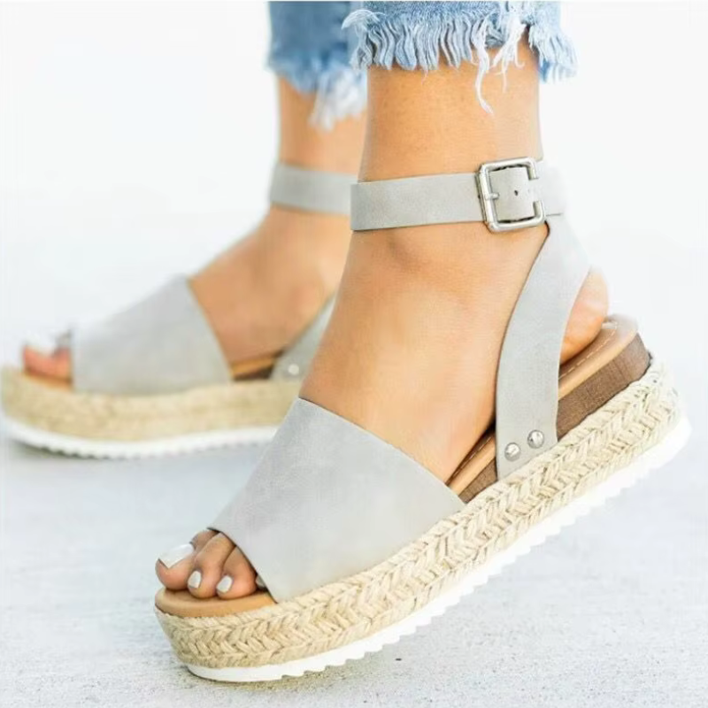 Sandali con tacco largo e cinturino da donna