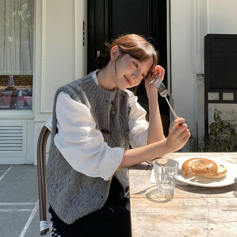 Rosie – Sleeveless Sweater With Round Neck And Buttons