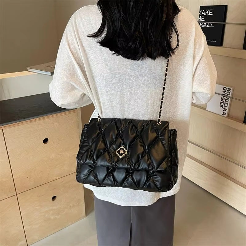 Dahlia – Borsa a tracolla a grande capacità con catena e zip
