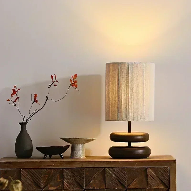 LumeRope – Lampa stołowa LED z abażurem z plecionego sznurka do dekoracyjnej atmosfery