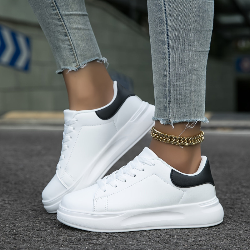 Nivara - Flat non-slip sole sneakers with lace-up closure