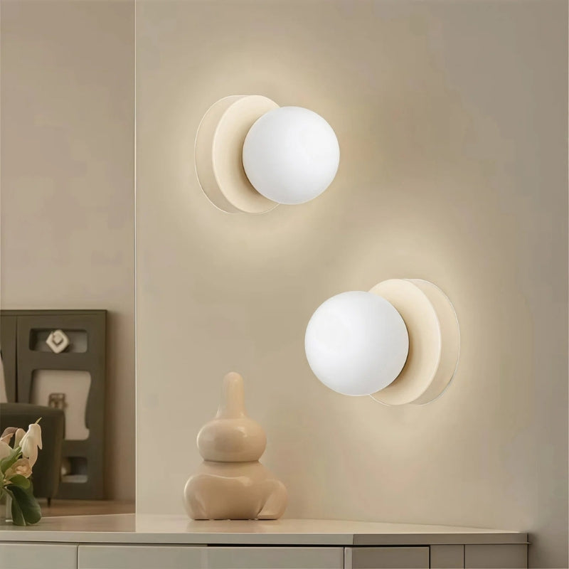 LumiBall – Lampă de perete LED cu design inspirat de minge pentru iluminat interior