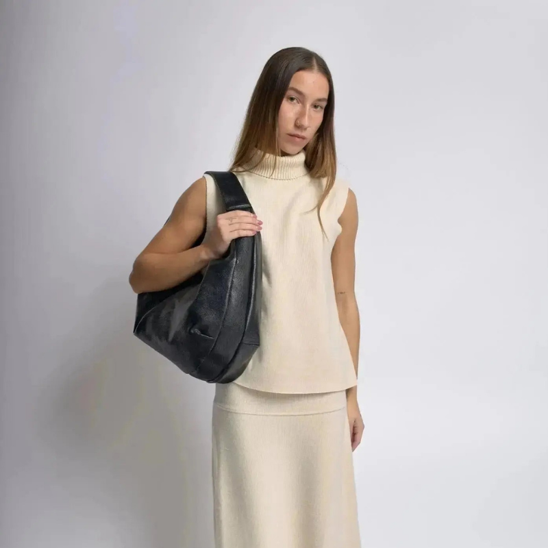 Women's Large Capacity Shoulder Bag with Zip Closure