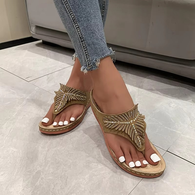 Naomi - Sandali open toe con zeppa e dettagli decorativi