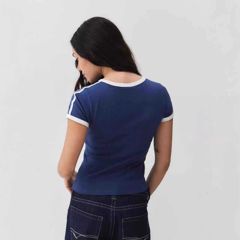 Elena – Tricou cu Mâneci Scurte și Guler în V