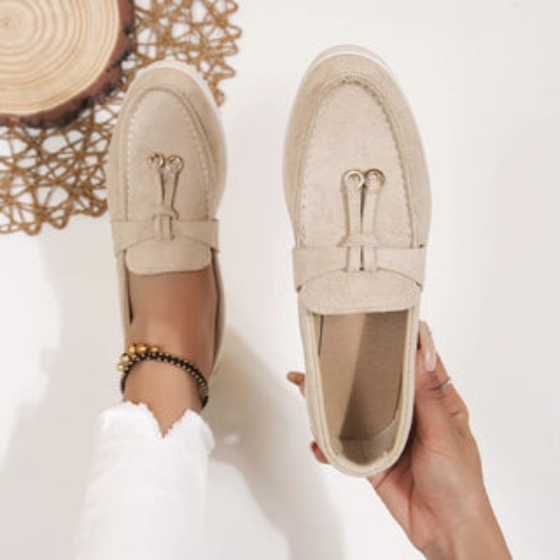 Tasha – Classic casual loafers with rounded front and neat decorative band
