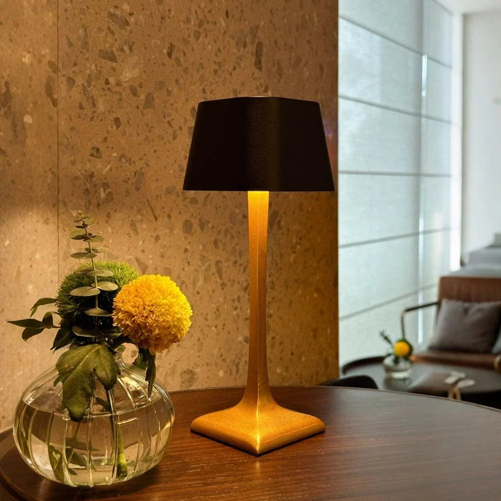 AluVera - Hliníková stolní lampa s nabíjením přes USB-C