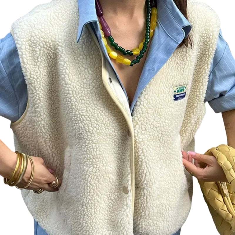Lily – Sleeveless vest with V-neck and pockets