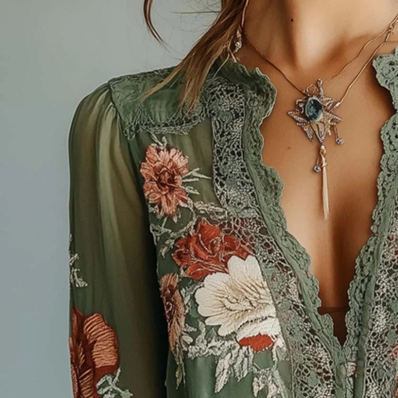 Hazel – Lightweight Floral Blouse with V-Neck and Long Sleeves