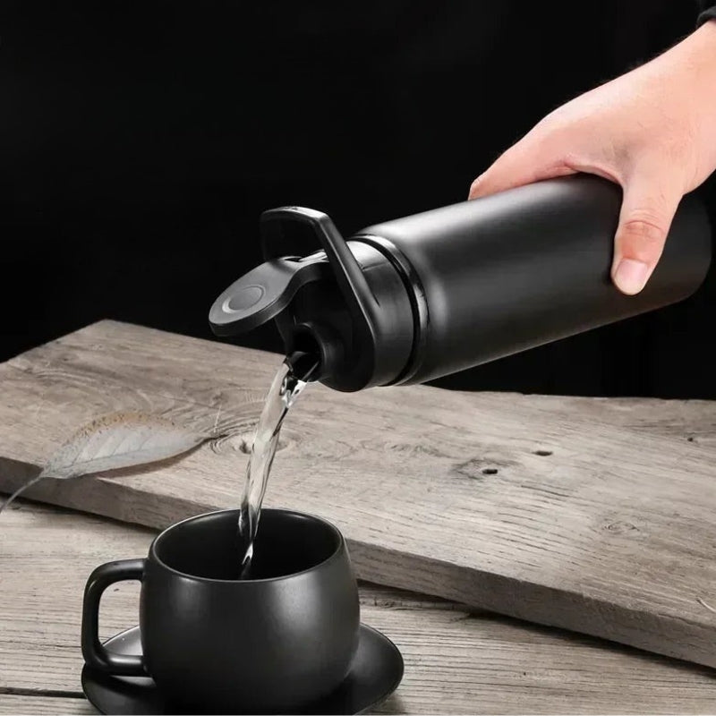 DrinkEase – Sticlă de apă cu bază curbată pentru utilizare zilnică