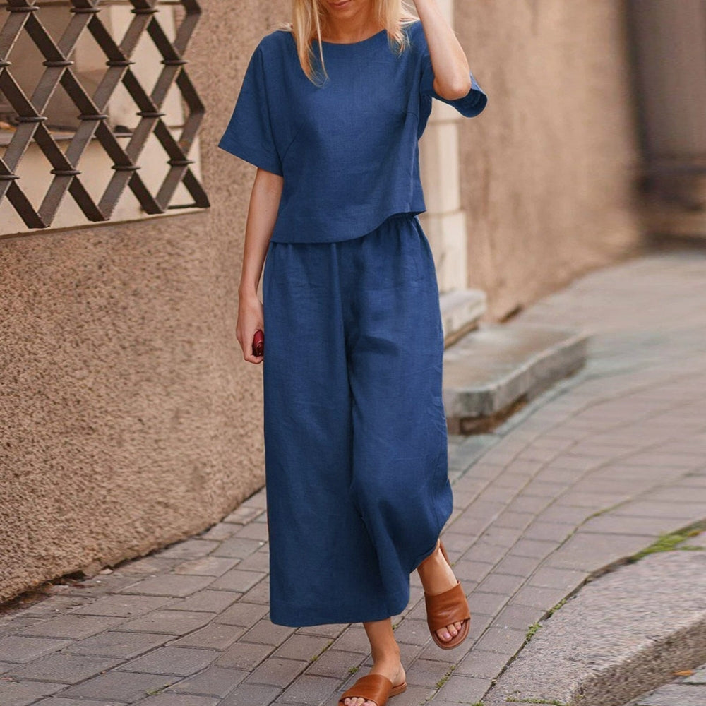 Sylvia – Elegant two-piece set with short-sleeve top and relaxed pants