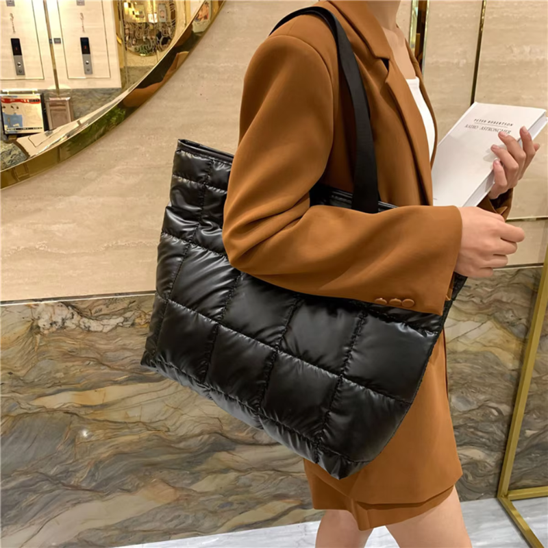 Julietta – Fashionable Handbag with Handle and Large Capacity
