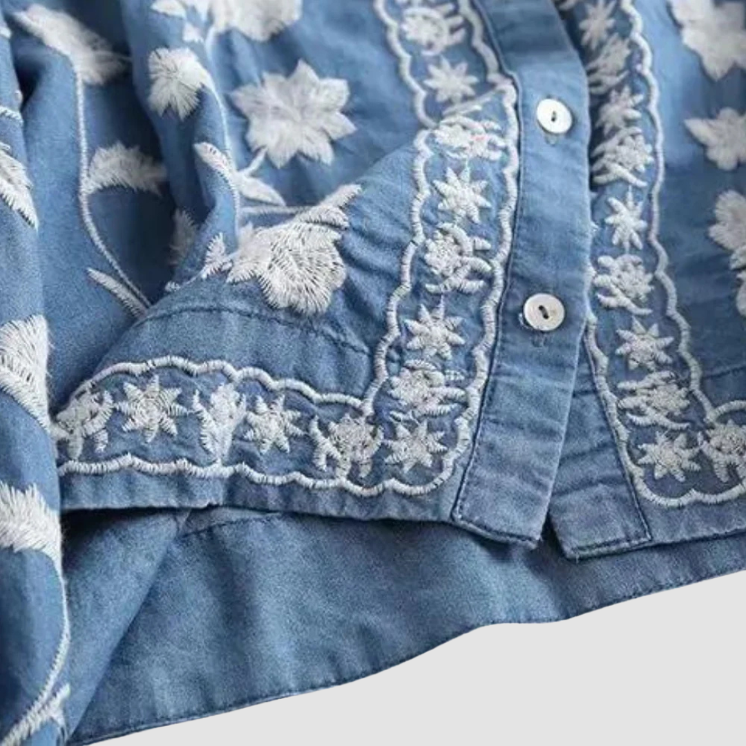 Lena – Chemise boutonnée élégante avec motif brodé floral
