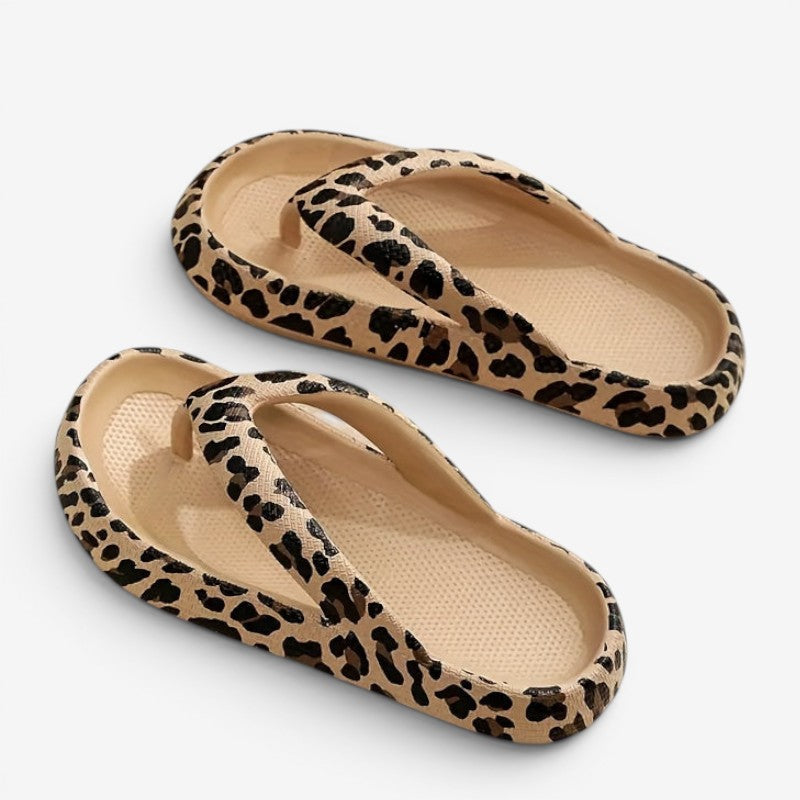 Dámské pantofle s leopardím vzorem a páskem přes prsty