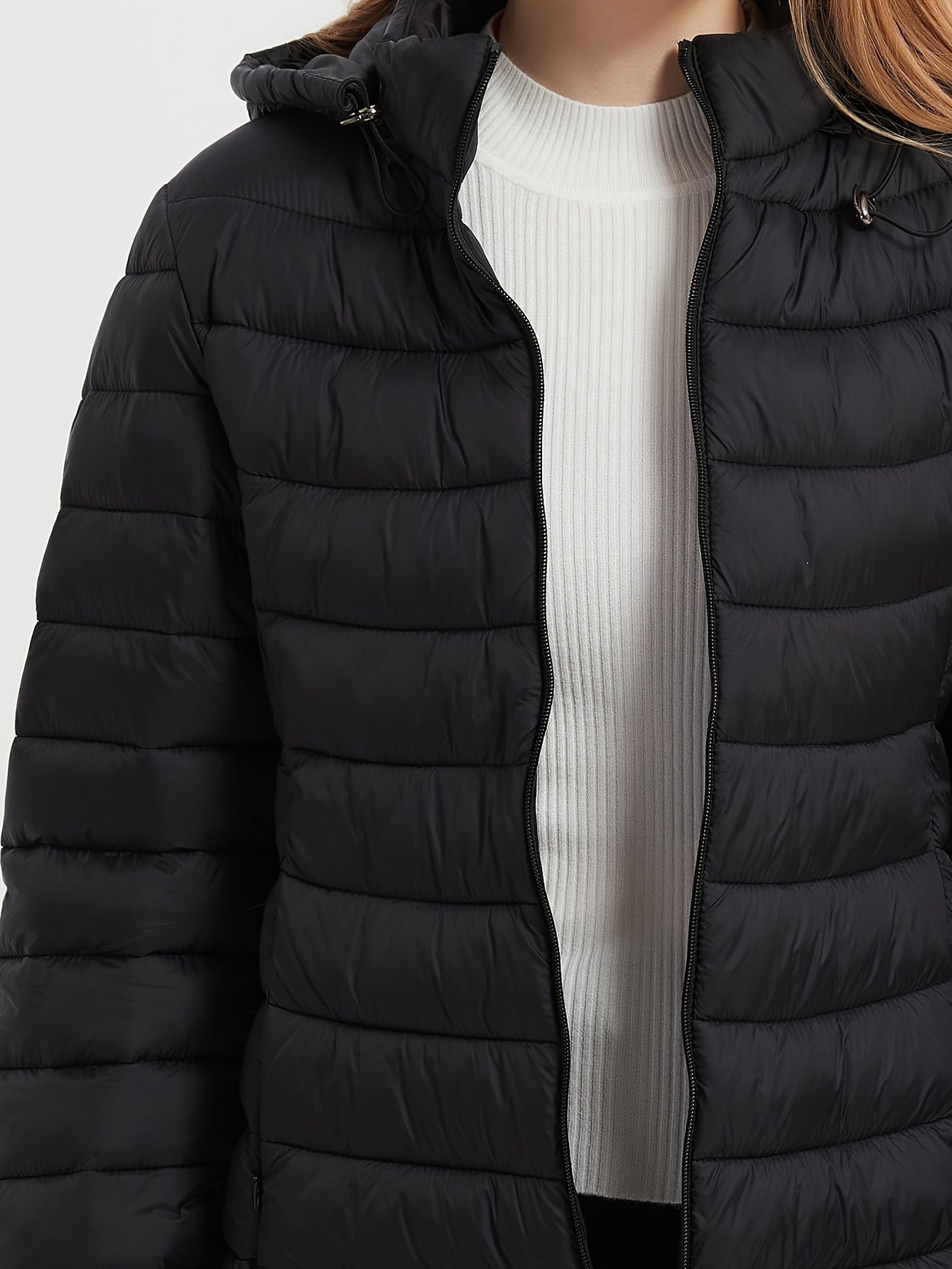 Zara - Giacca calda con cerniera, cappuccio regolabile e design snello