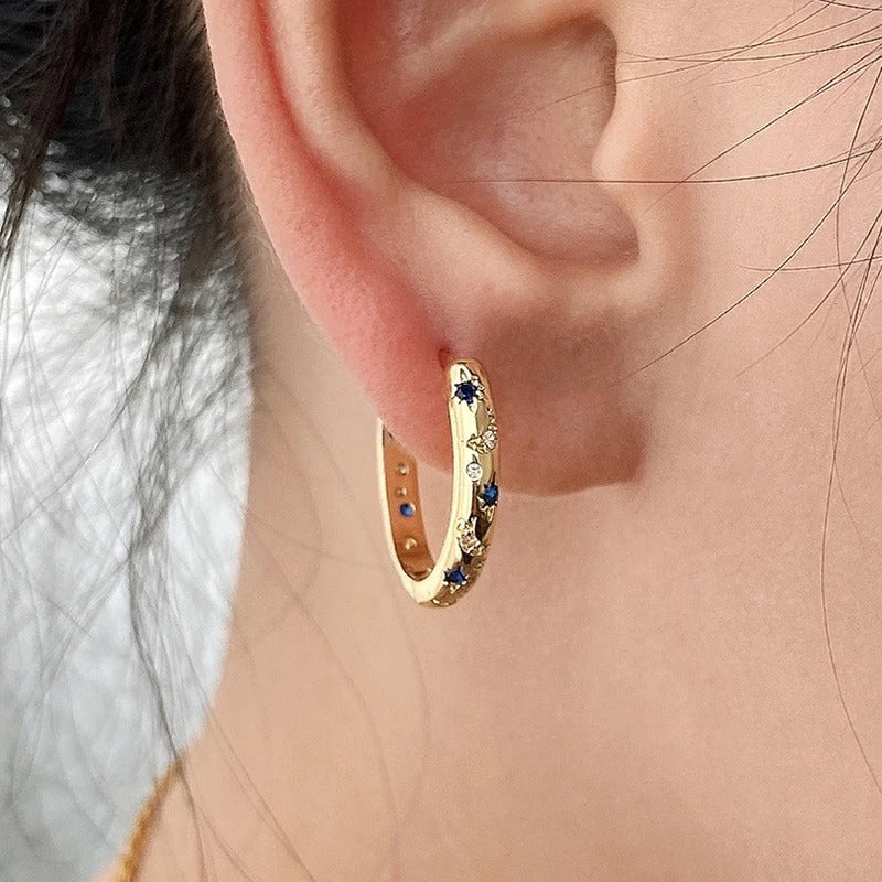 Celeste – Eye-catching hoop earrings with moon and star details