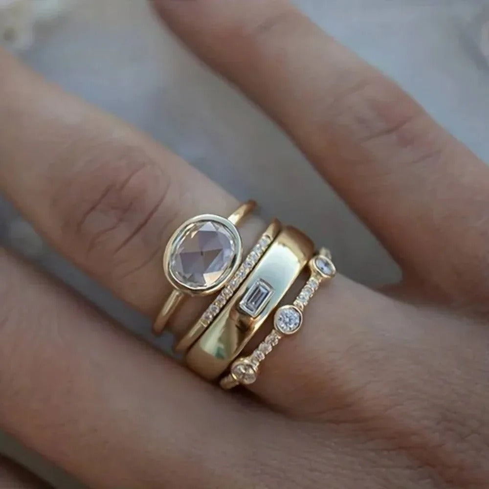 Isla – Elegant four-piece ring set with stacked details and a clean look