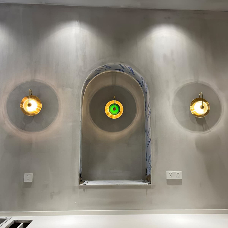 LumiVera – Lampada da parete con finitura dorata e paralume in vetro