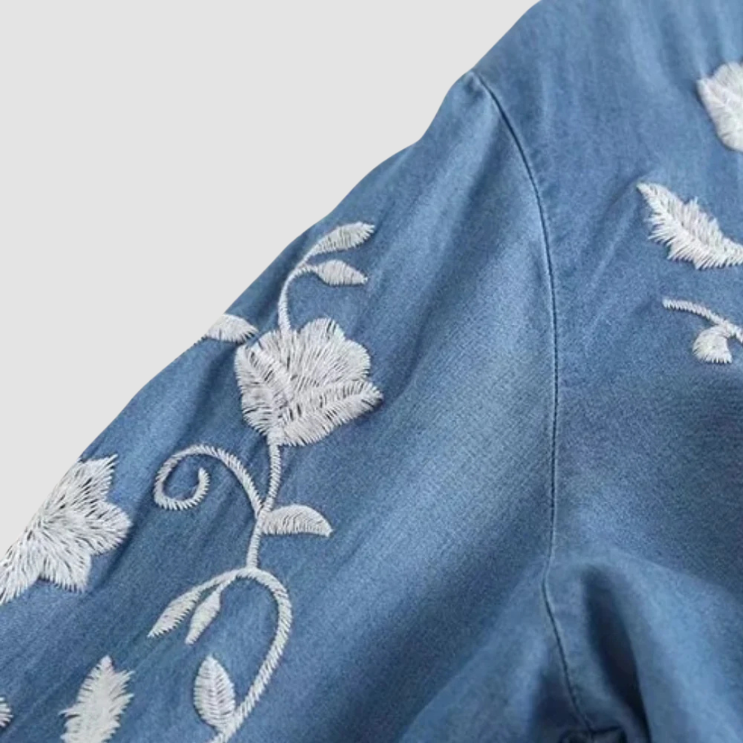 Lena – Chemise boutonnée élégante avec motif brodé floral
