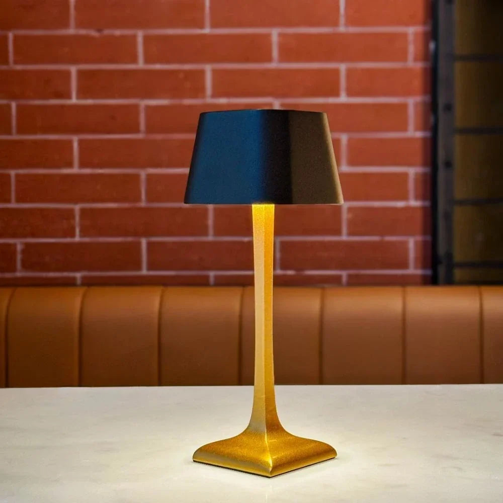 AluVera - Hliníková stolní lampa s nabíjením přes USB-C