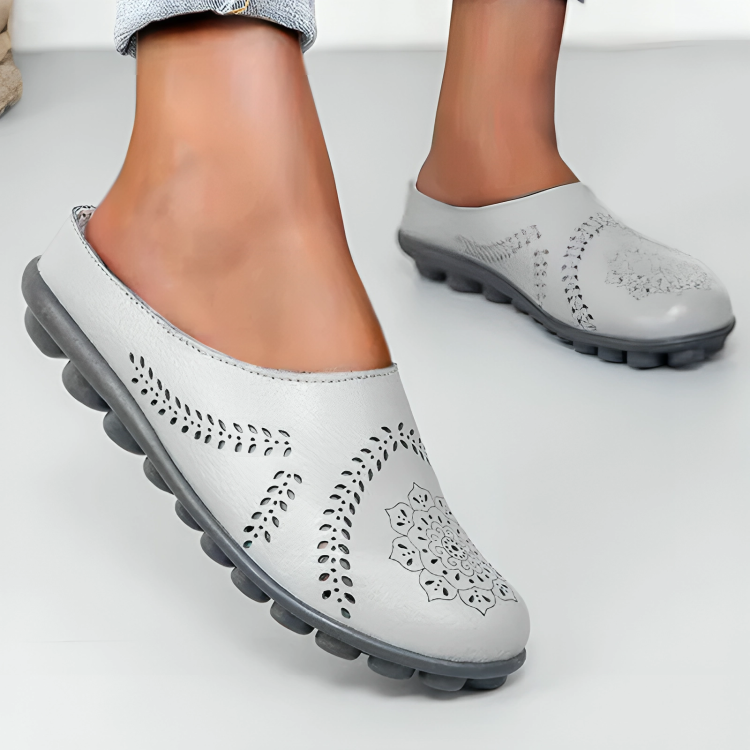 Mira - Pantofi slip-on fără spate cu vârf rotund și deschideri modelate în partea superioară