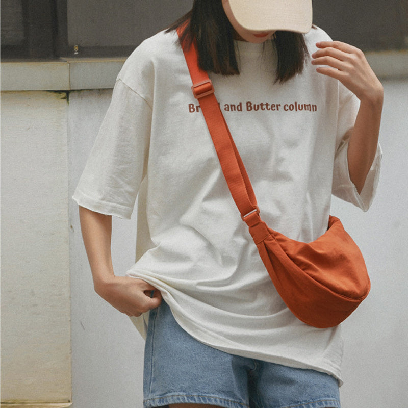 Yola - Sac en forme de demi-lune avec artisanat élégant et rangements intelligents