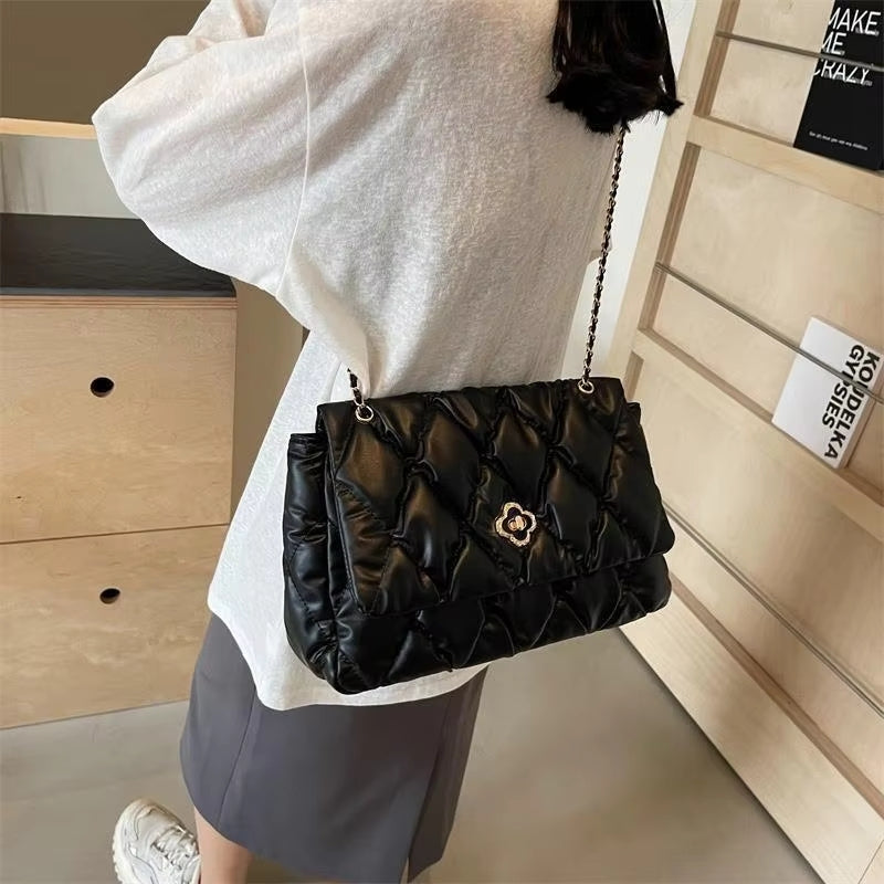 Dahlia – Borsa a tracolla a grande capacità con catena e zip