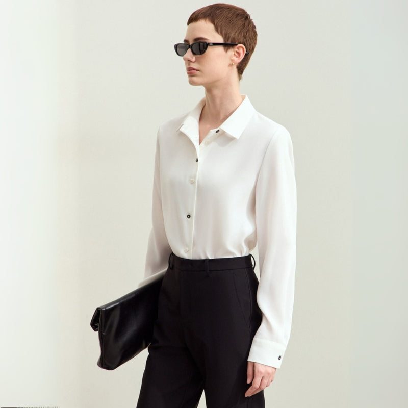 Olivia - Bluza cu Detalii cu Nasturi și Guler Clasic