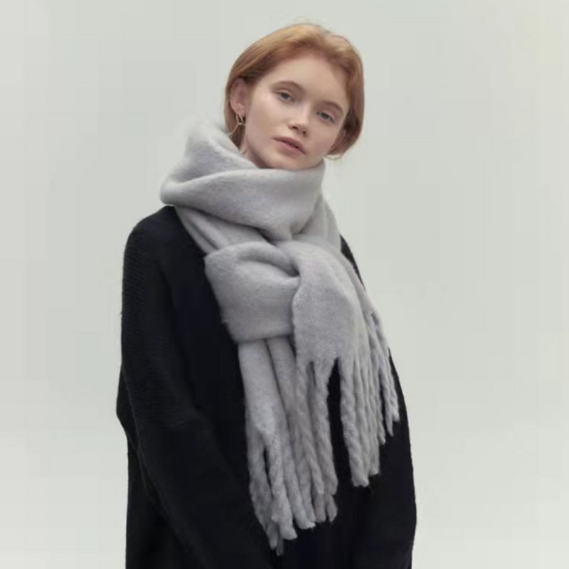 Zoe – Large Scarf with Decorative Tassel Design
