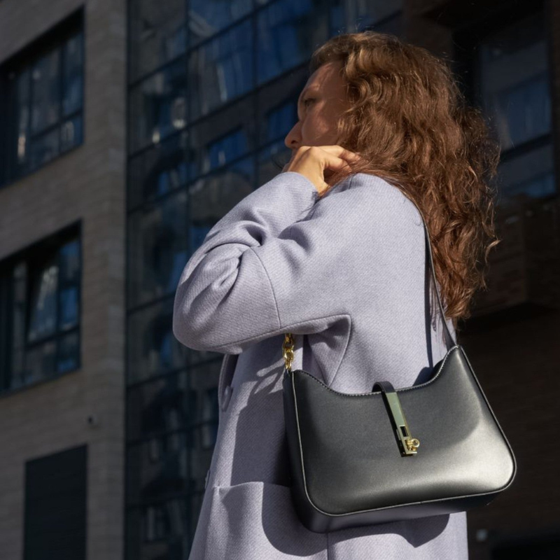 Georgia – Shoulder Bag with Adjustable Strap and Buckle
