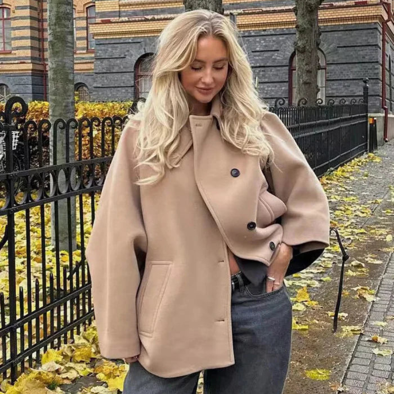 Harper – Cappotto oversize con chiusura a bottoni, colletto e tasche frontali