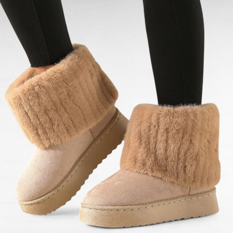 Women’s ankle boots with striped non-slip soles