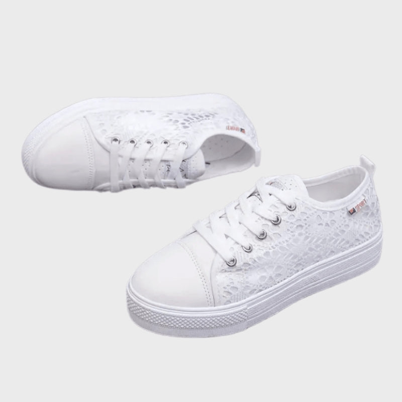 Emilia – Low-Cut Lace-Up Shoes with Side Details and Secure Fit