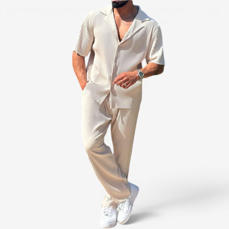 Ensemble pour homme composé d'une chemise à boutons en deux pièces et d'un pantalon à jambes larges