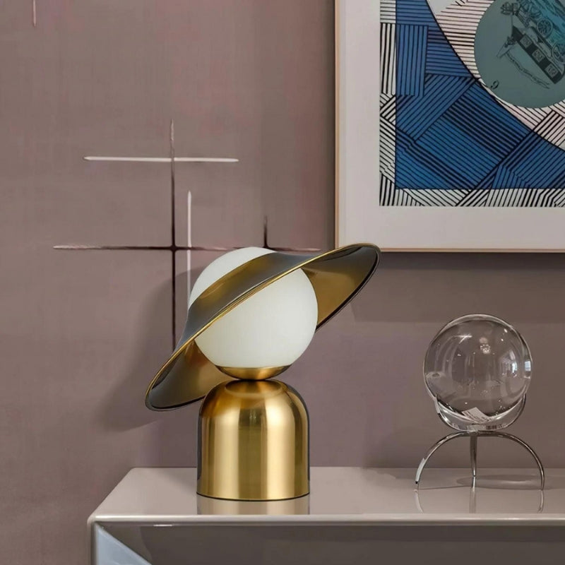 LumiBall – Lampă de masă LED cu capac și design inspirat de minge