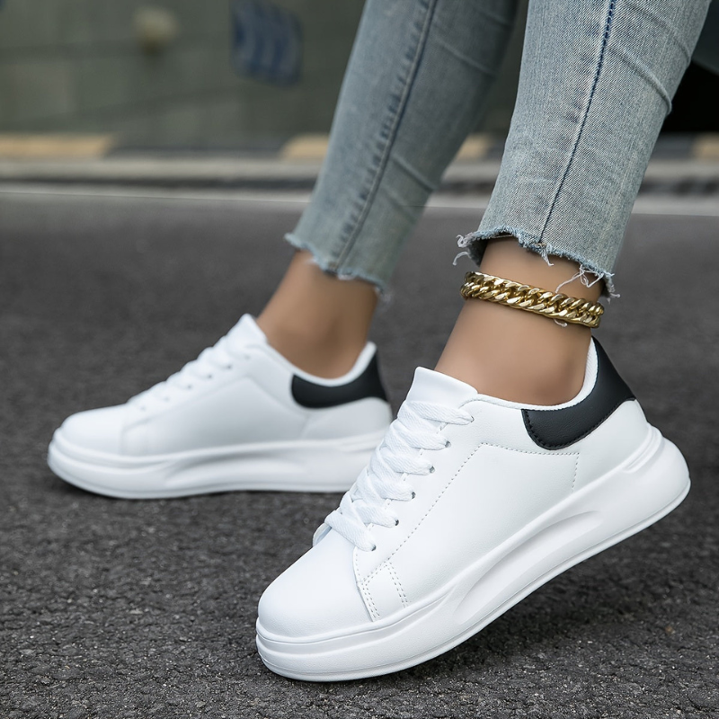 Nivara - Flat non-slip sole sneakers with lace-up closure