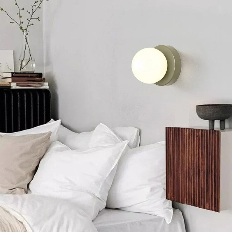 LumiBall – Lampă de perete LED cu design inspirat de minge pentru iluminat interior