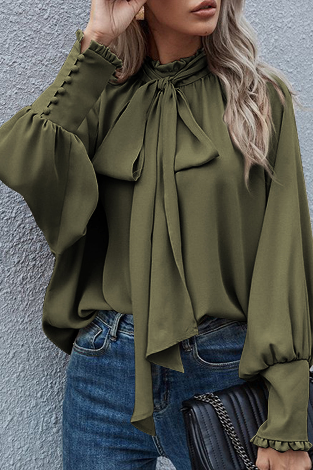 Mora – Bluza elegantă cu decolteu în formă de fluture și mâneci bufante
