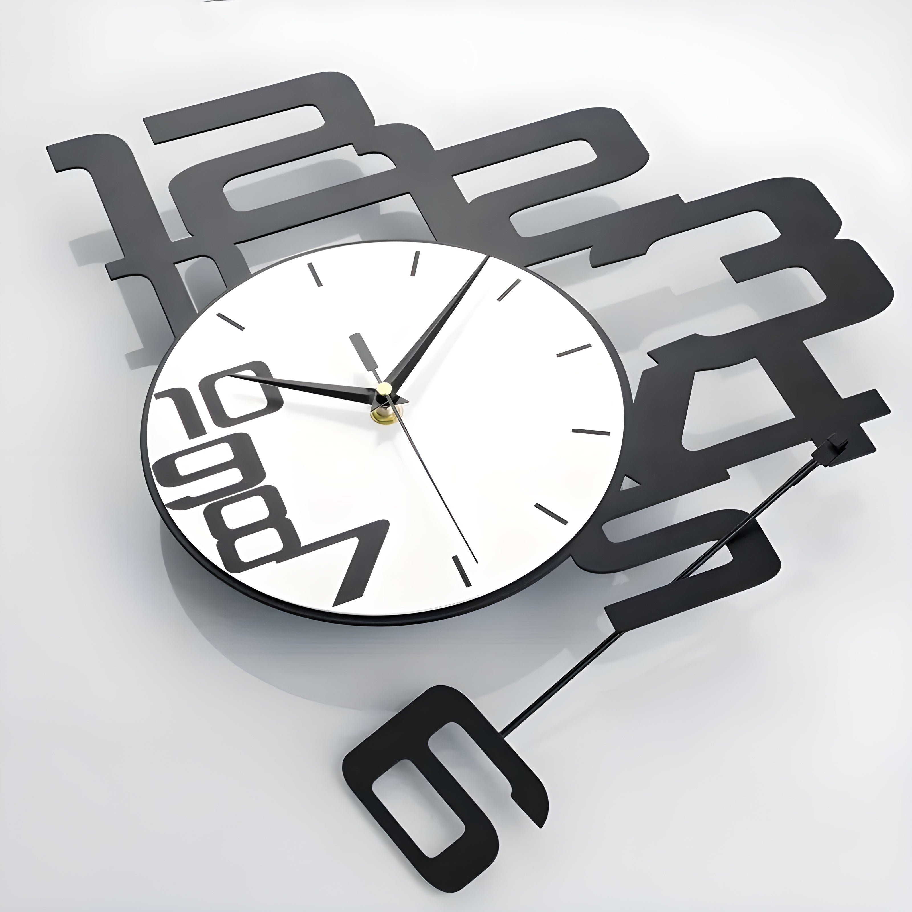 DecoTime - Orologio da parete silenzioso con numeri e design moderno bilanciato