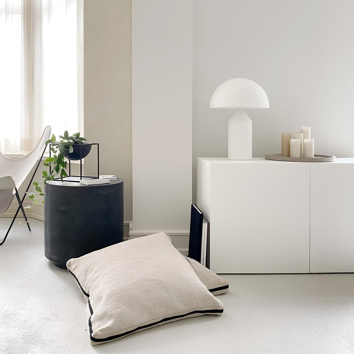 GlowSwitch - Kovová stolní lampa s nastavitelným LED osvětlením