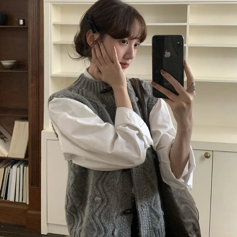 Rosie – Sleeveless Sweater With Round Neck And Buttons