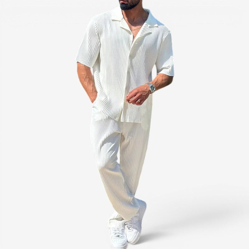 Ensemble pour homme composé d'une chemise à boutons en deux pièces et d'un pantalon à jambes larges