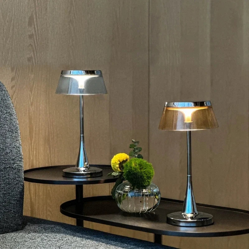 CrystalBase - Candeeiro de mesa com abat-jour em acrílico e base metálica
