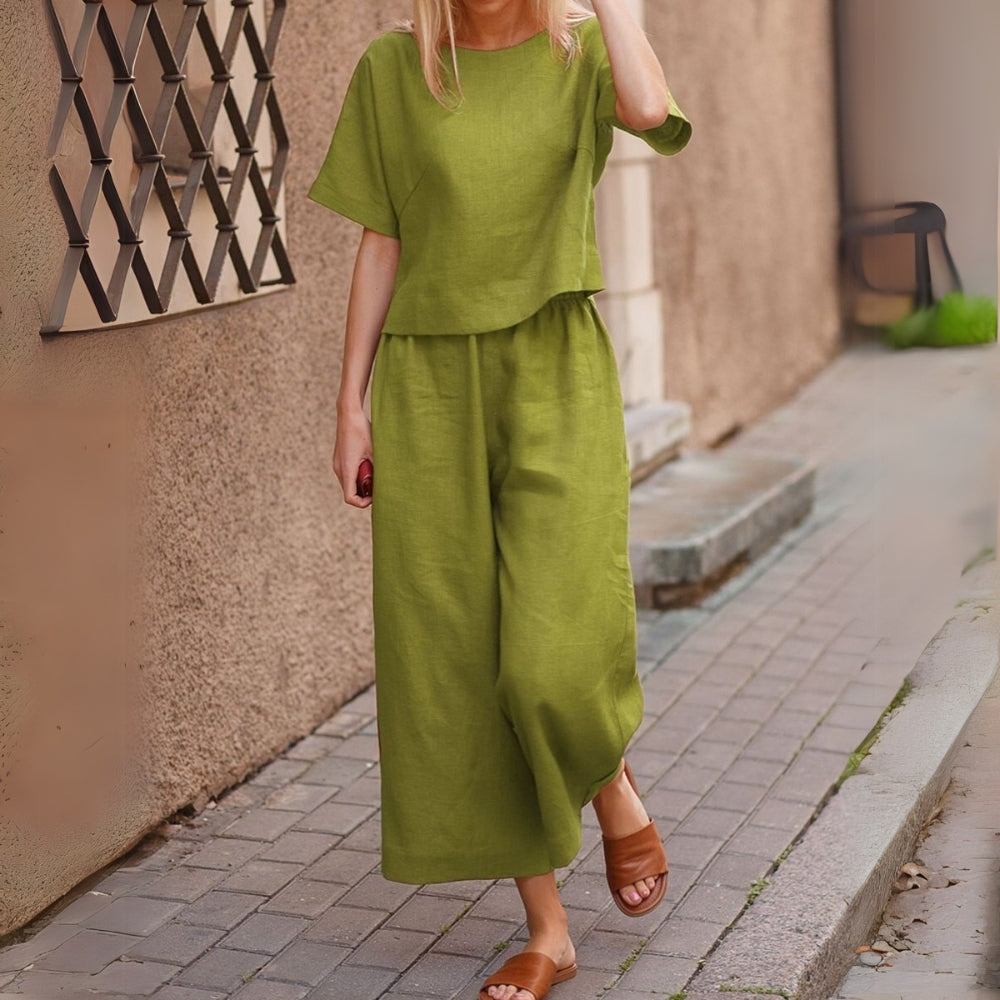 Sylvia – Elegant two-piece set with short-sleeve top and relaxed pants