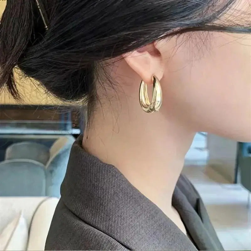 Lina - Orecchini con Design Pendenti e a Cerchio