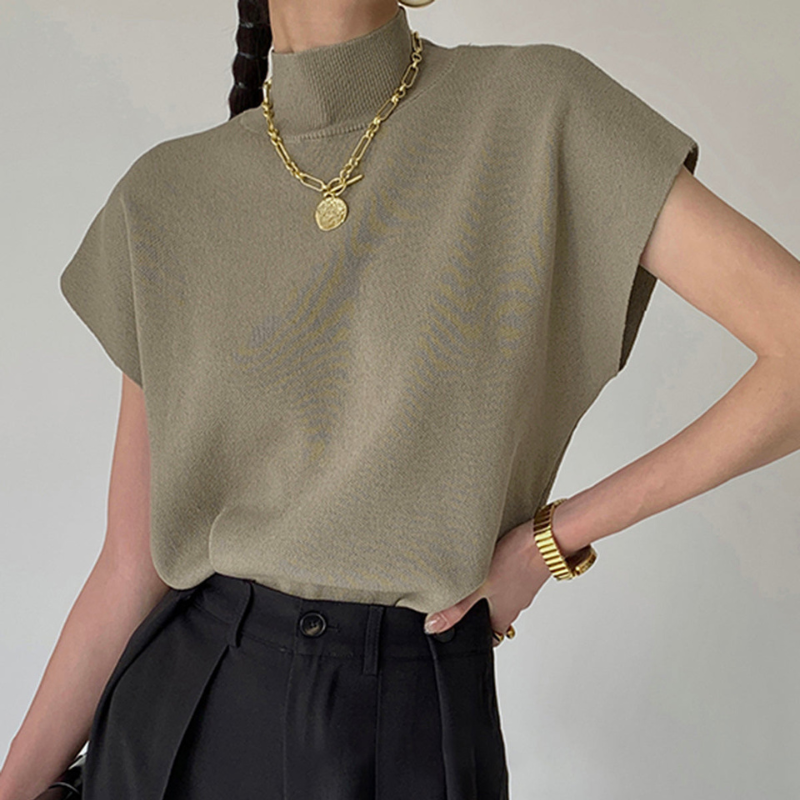 Blusa a coste da donna con collo alto